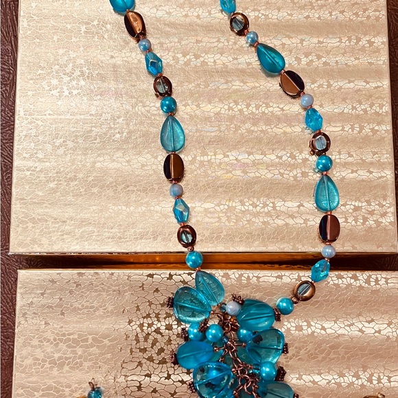 Artisan Crafted Aqua blue multi crystal Lariat necklace with matching Bracelet - Picture 10 of 13